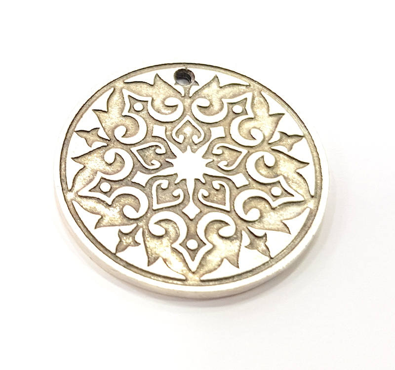 2 Silver Charms Antique Silver Plated Metal (30mm) G11622
