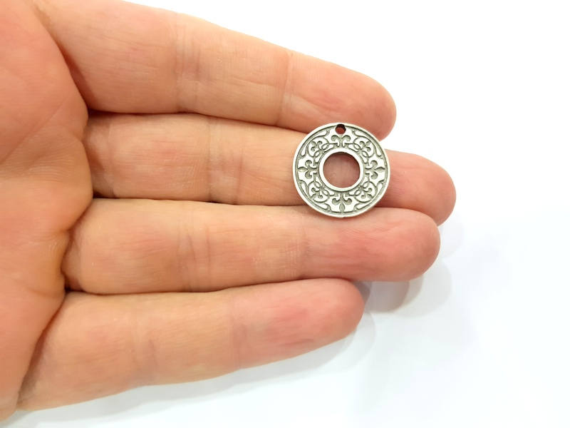 6 Silver Charms Antique Silver Plated Metal (20mm) G11626