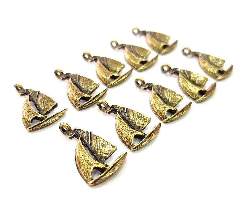 10 Sailboat Charm Antique Bronze Charm Antique Bronze Plated Metal  (21x14mm) G12593