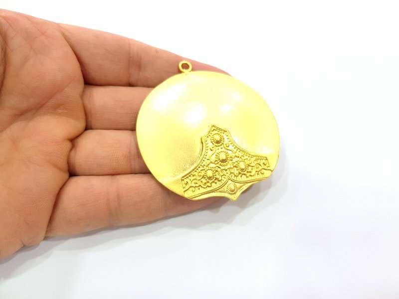 Medallion Pendant Gold Pendant Gold Plated Metal (58mm)  G12174