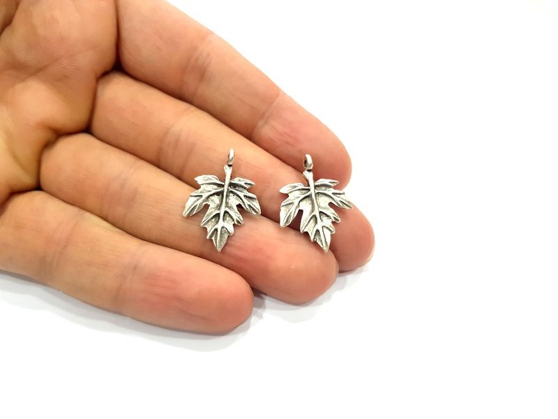 10 Leaf Charm Silver Charms Antique Silver Plated Metal (25x17mm) G12313