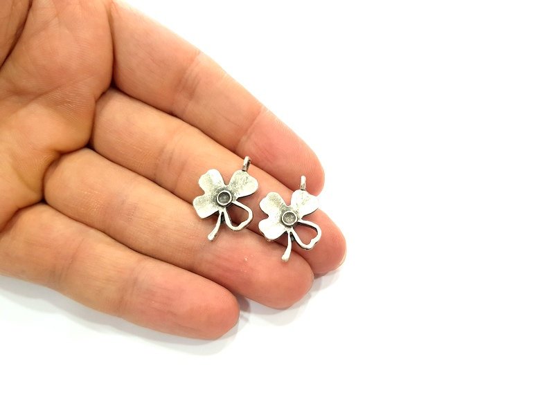 10 Clover Charm Antique Silver Plated Charms (25x17mm) G12348