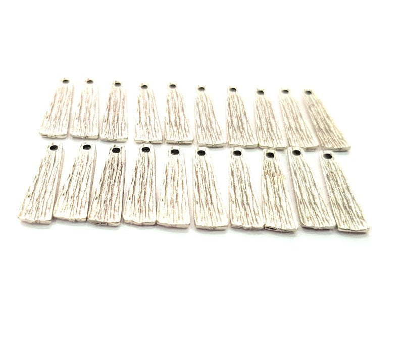 20 Silver Charms Antique Silver Plated Metal (18x5mm) G11115
