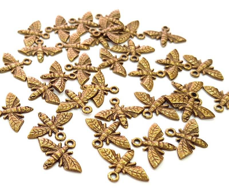 20 Bee Charm Antique Bronze Charm Antique Bronze Plated Metal  (17x13mm) G13171