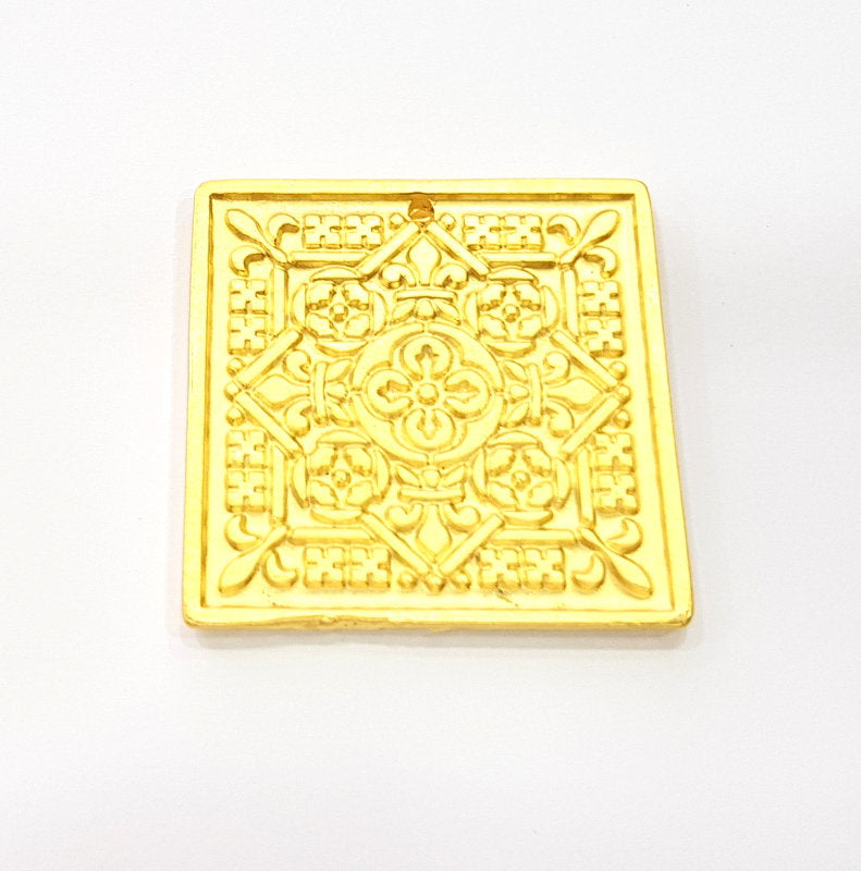 Gold Pendant Medallion Pendant Gold Plated Metal (38mm)  G14072