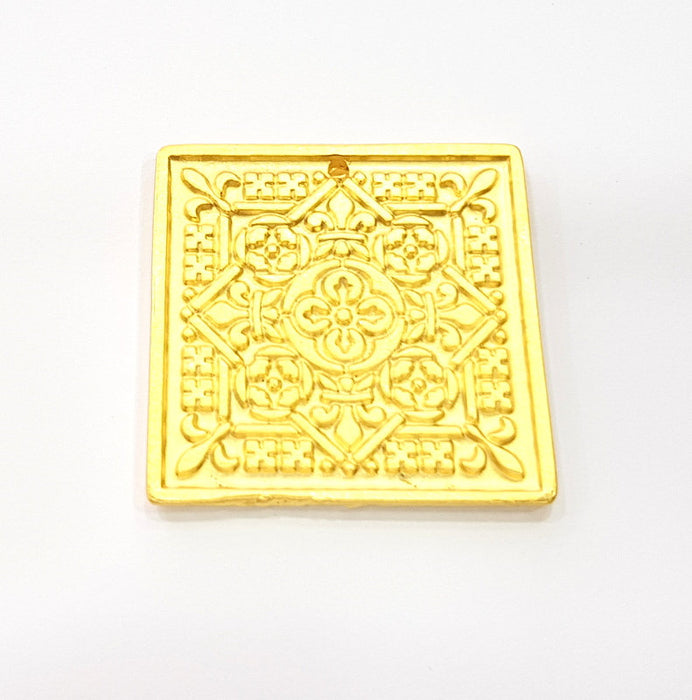 Gold Pendant Medallion Pendant Gold Plated Metal (38mm)  G14072