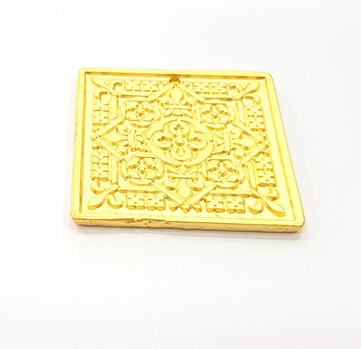 Gold Pendant Medallion Pendant Gold Plated Metal (38mm)  G14072