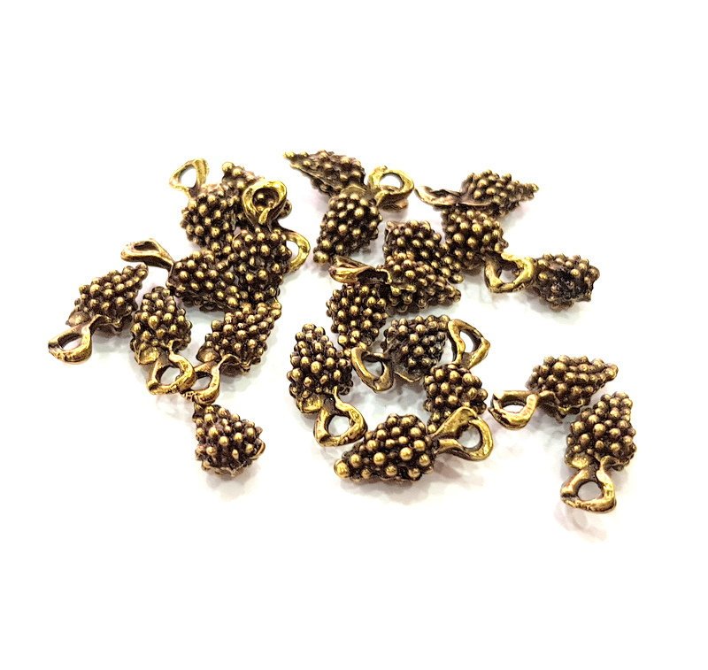 20 Bunch of grapes Charm Antique Bronze Charm Antique Bronze Plated Metal (15x6mm) G14189