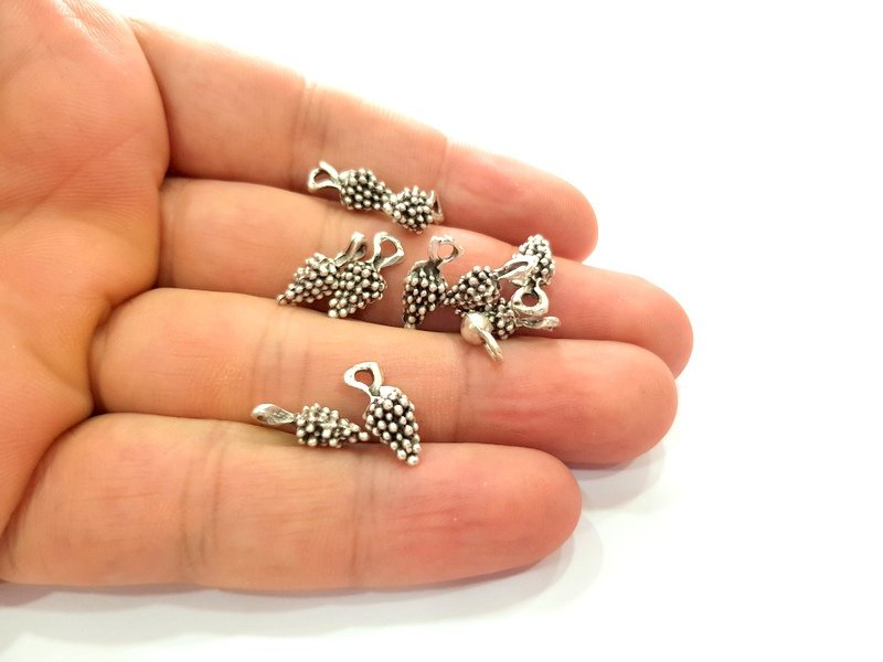 20 Bunch of grapes Charm Silver Charms Antique Silver Plated Metal (15x6mm) G17506