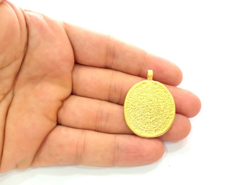 Gold Medallion Pendant Gold Plated Metal (30mm)  G14300