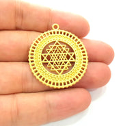 Gold Medallion Pendant Gold Plated Metal (36mm)  G14301