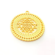 Gold Medallion Pendant Gold Plated Metal (36mm)  G14301