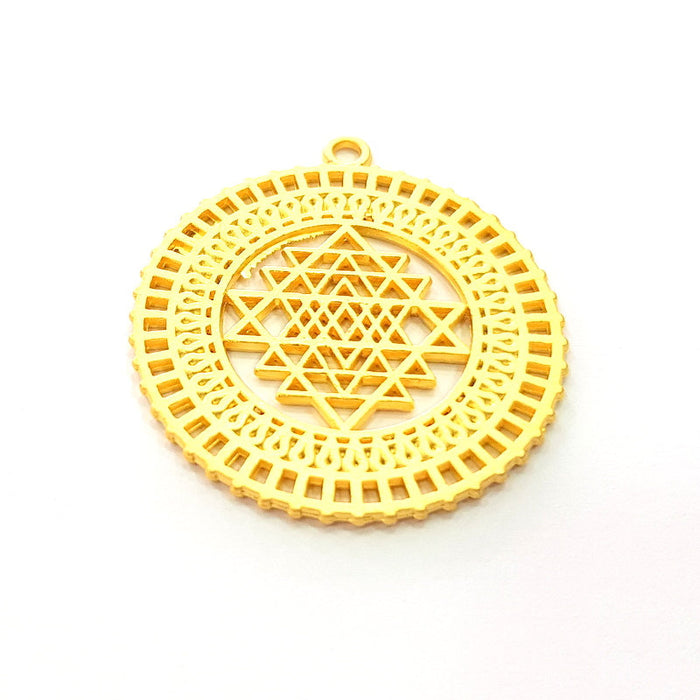 Gold Medallion Pendant Gold Plated Metal (36mm)  G14301