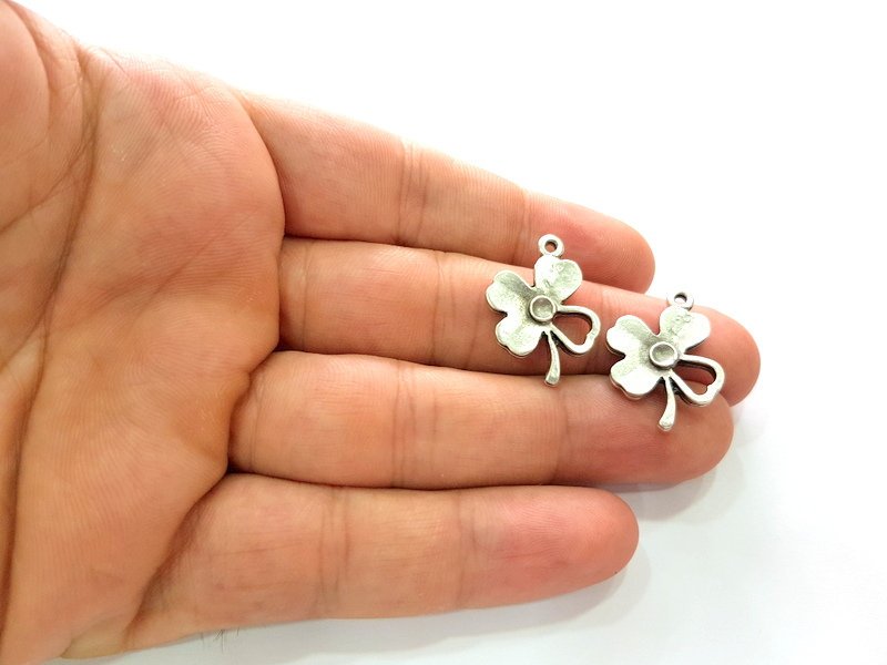 6 Clover Charm Antique Silver Plated Charms (25x18mm) G14569