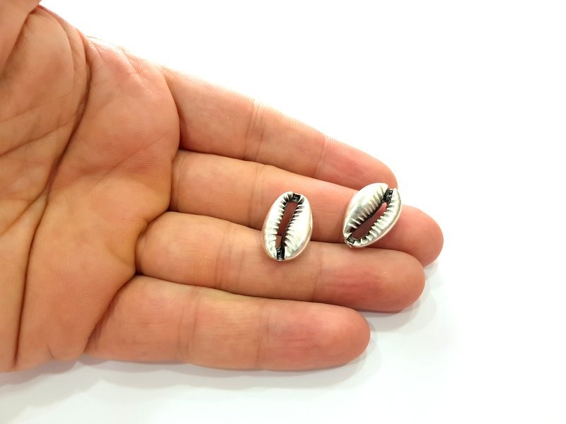 5 Cowrie Shell Charms Silver Charms Antique Silver Plated Metal (20x13mm) G14226