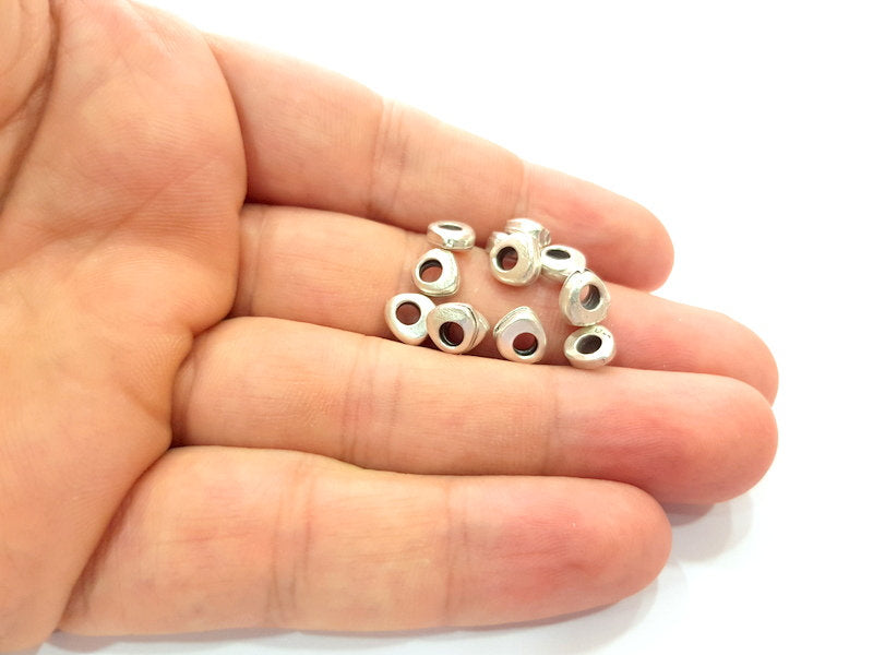 20 Silver Metal Beads Antique Silver Plated Beads 7mm  G14582