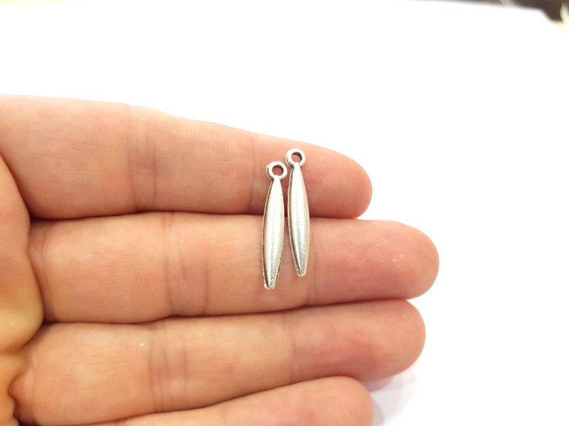 10 Silver Spike Charm Antique Silver Plated Metal (25x4 mm)  G14946