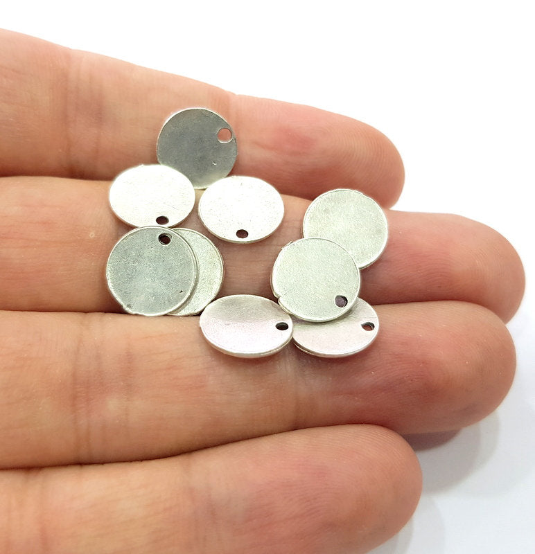 20 Silver Round Charm Flake Charm Antique Silver Plated Metal (11 mm)  G15299