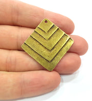 Antique Bronze Pendant Antique Bronze Plated Metal (30mm) G15339