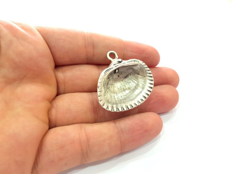 Oyster Charms Shell Charm Mussel Charms Sea Ocean Silver Charms Antique Silver Plated Metal (36x36mm) G14575