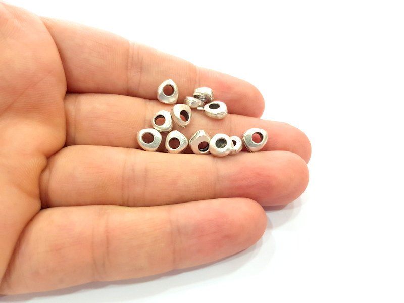 20 Silver Metal Beads Antique Silver Plated Beads 7mm  G14582