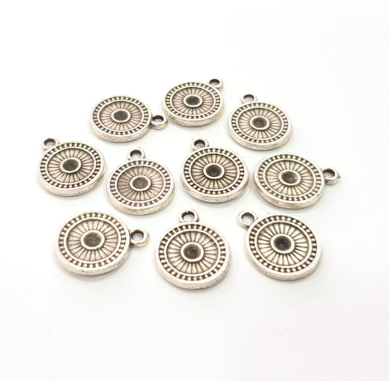 10 Silver Round Charm Antique Silver Plated Metal (13 mm)  G15495