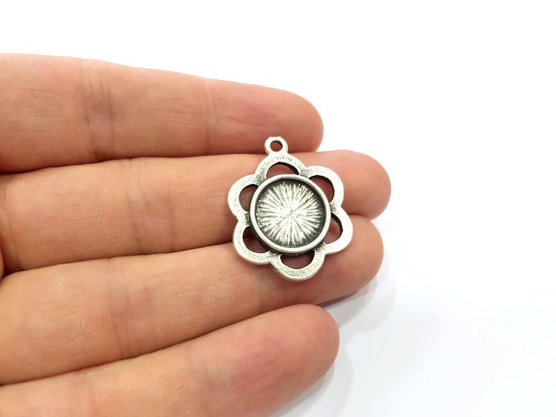 4 Flower Charms Blank Base Blank Mountings Cabochon Blank Antique Silver Plated Metal (25mm)  G15518
