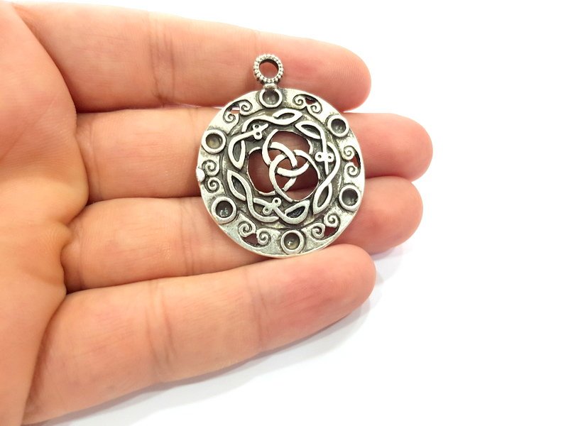 Silver Medallion Pendant Antique Silver Plated Metal (36mm) G15396