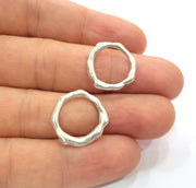 10 Hammered Circle Charm Antique Silver Plated Metal (19 mm)  G15542