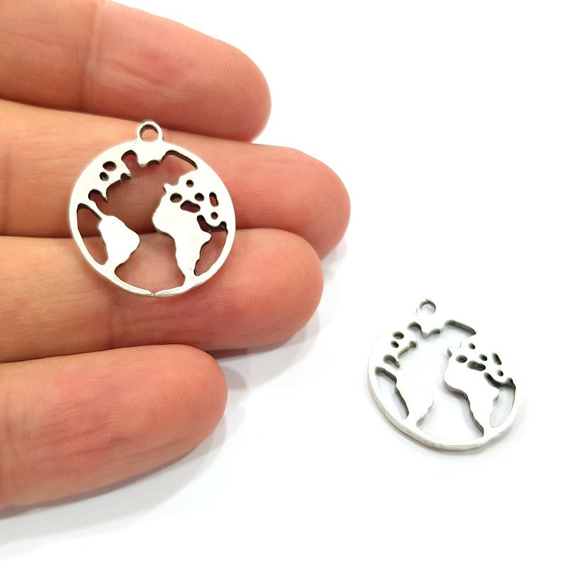 5 World Map Charm Silver Charm Antique Silver Plated Metal (21 mm)  G15706