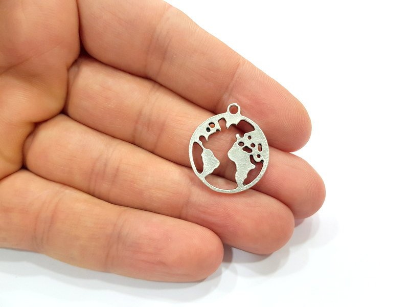 5 World Map Charm Silver Charm Antique Silver Plated Metal (21 mm)  G15706
