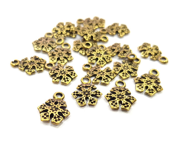 20 Snowflake Charm Antique Bronze Plated Metal  (10mm) G15874