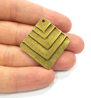 Antique Bronze Pendant Antique Bronze Plated Metal (30mm) G15339