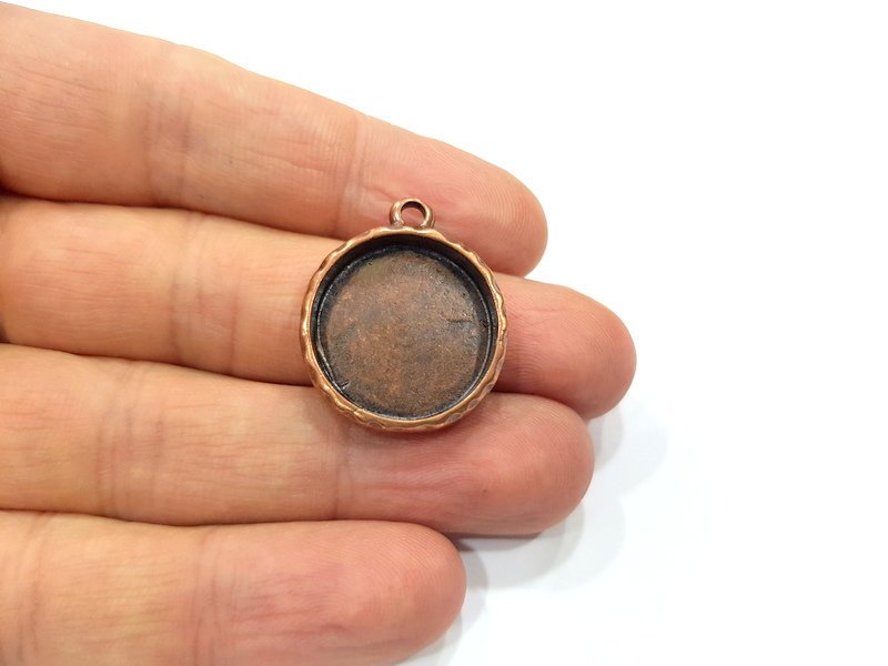 2 Copper Pendant Blank Resin Base Hammered Cabochon Blank Mosaic inlay Necklace Mountings Antique Copper Plated Metal (20 mm blank)  G15951