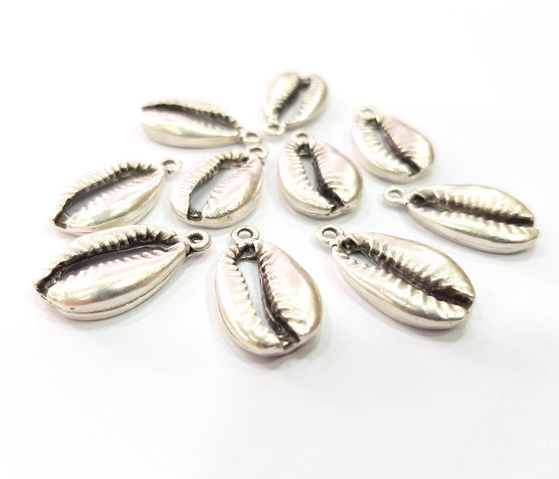 5 Cowrie Shell Charms Silver Charms Antique Silver Plated Metal (23x13mm) G16098