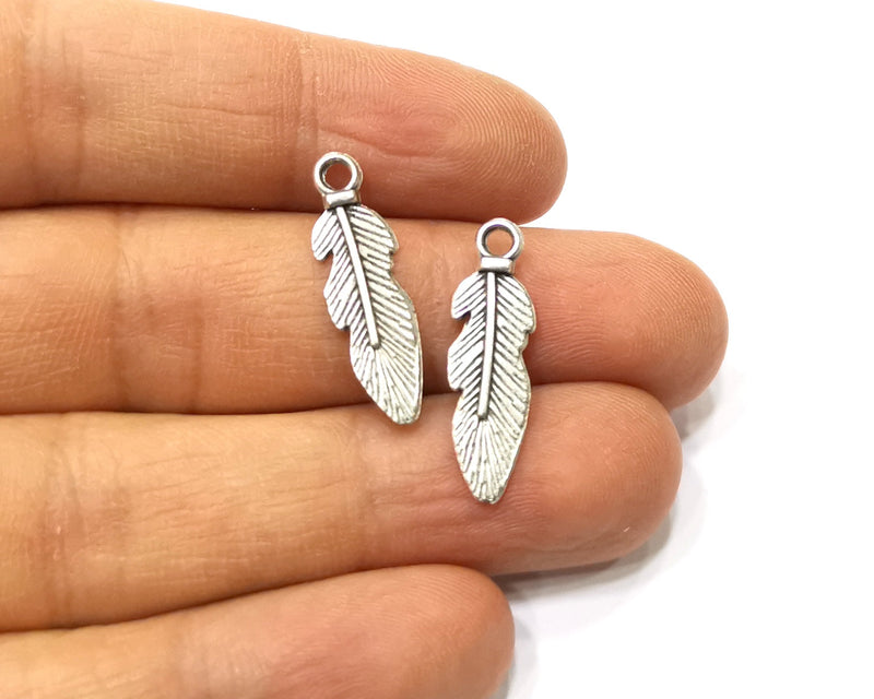 20 Feather Charms Antique Silver Plated Charms (25x6mm)  G16601