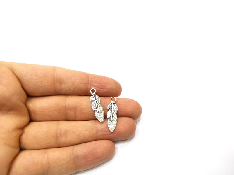 20 Feather Charms Antique Silver Plated Charms (25x6mm)  G16601