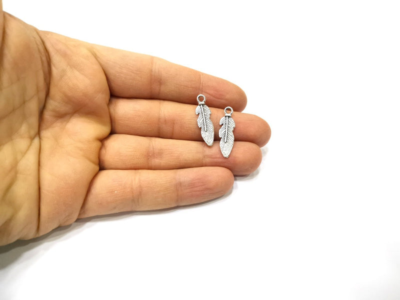 20 Feather Charms Antique Silver Plated Charms (25x6mm)  G16601