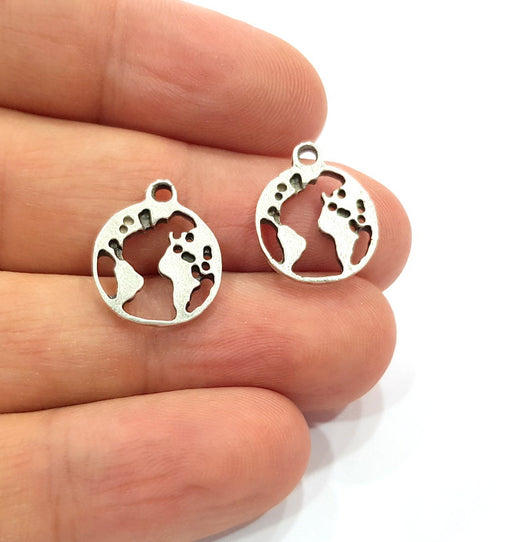 10 World Map Charm Silver Charm Antique Silver Plated Metal (14 mm)  G15712