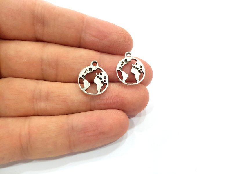 10 World Map Charm Silver Charm Antique Silver Plated Metal (14 mm)  G15712