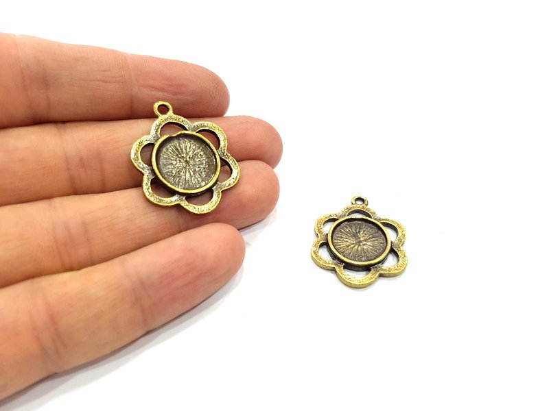 4 Flower Charm Antique Bronze Charm Antique Bronze Plated Metal  (26mm) G15817