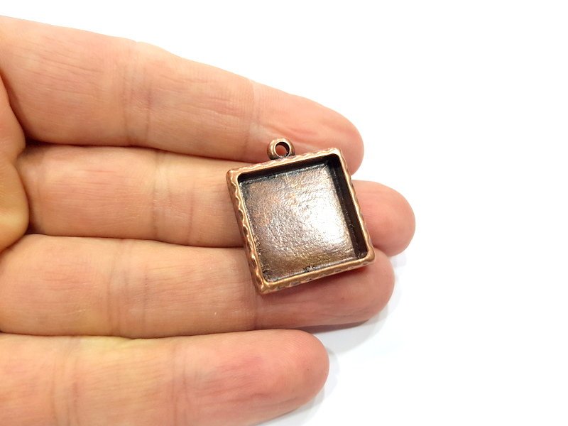 2 Copper Pendant Blank Resin Base Hammered Cabochon Blank Mosaic inlay Necklace Mountings Antique Copper Plated Metal (20 mm blank)  G15895