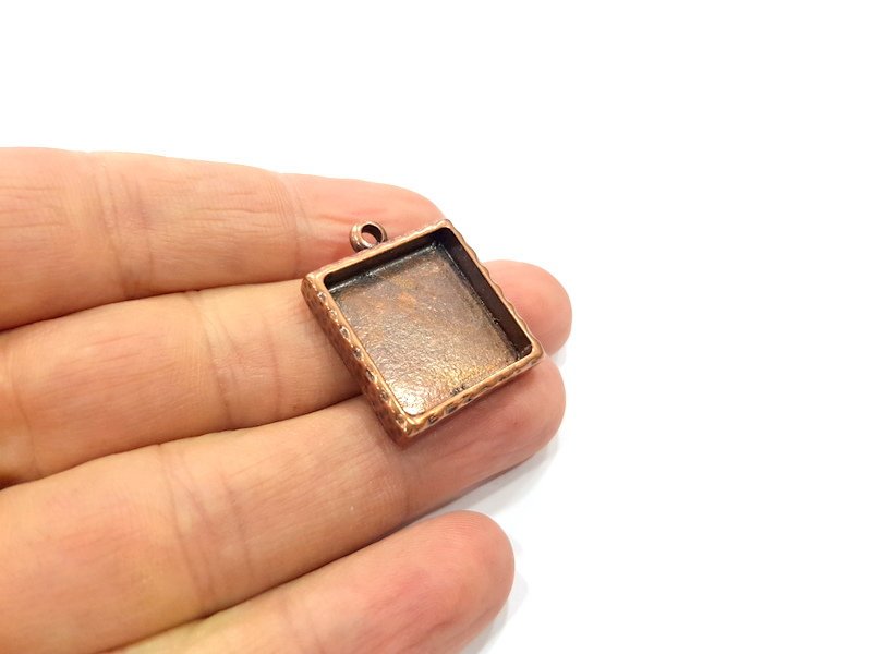 2 Copper Pendant Blank Resin Base Hammered Cabochon Blank Mosaic inlay Necklace Mountings Antique Copper Plated Metal (20 mm blank)  G15895