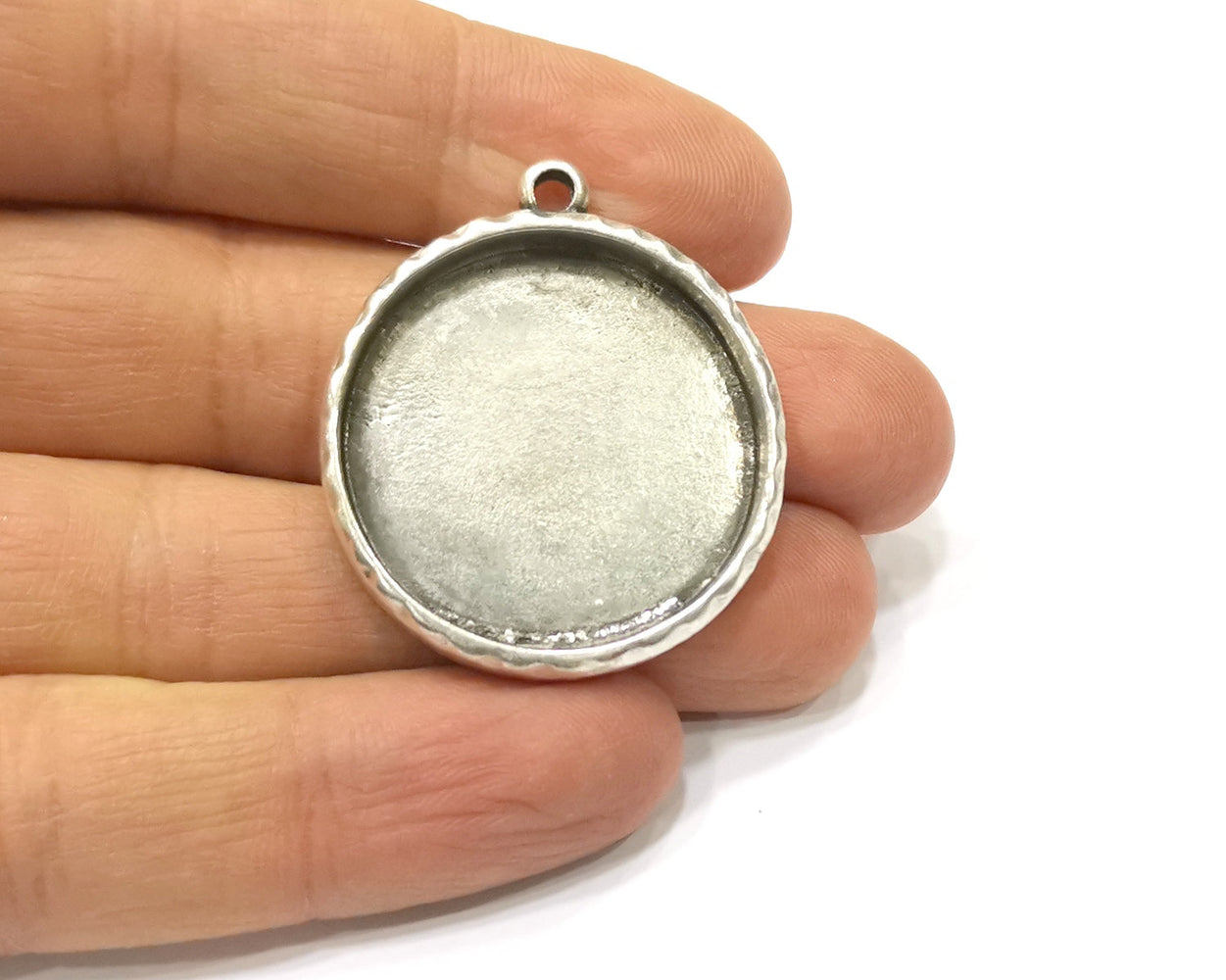 Silver Hammered Base Blank inlay Blank Pendant Base Resin Blank Mosaic Mountings Antique Silver Plated Metal (30mm blank )  G16795