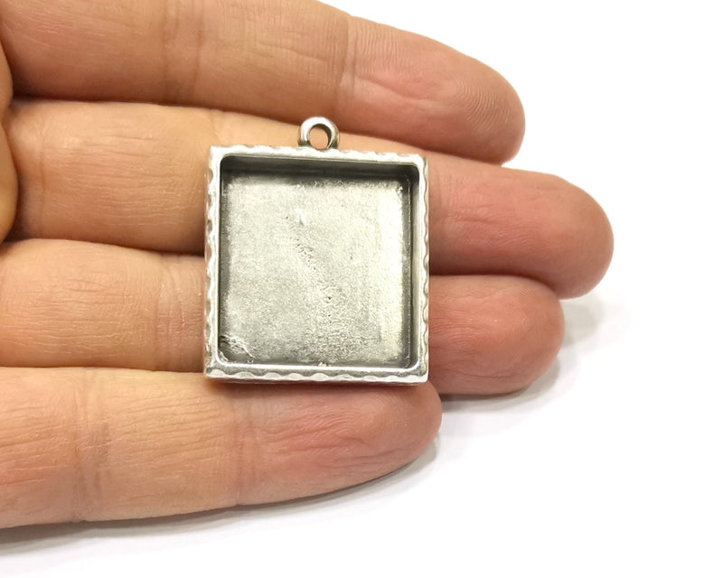 2 Silver Hammered Base Blank inlay Blank Pendant Base Resin Blank Mosaic Mountings Antique Silver Plated Metal (25x25mm blank )  G16799
