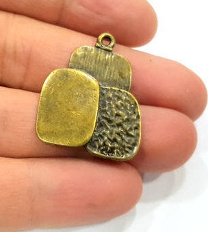 4 Antique Bronze Charm Antique Bronze Plated Metal Charms (32x25mm) G10517