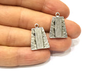 4 Silver Charms Antique Silver Plated Charms (22x16mm)  G16621