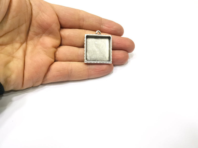 2 Silver Hammered Base Blank inlay Blank Pendant Base Resin Blank Mosaic Mountings Antique Silver Plated Metal (25x25mm blank )  G16799