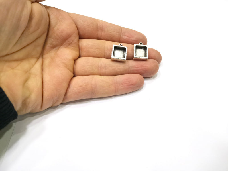 4 Silver Hammered Base Blank inlay Blank Pendant Base Resin Blank Mosaic Mountings Antique Silver Plated Metal (10x10mm blank )  G16800