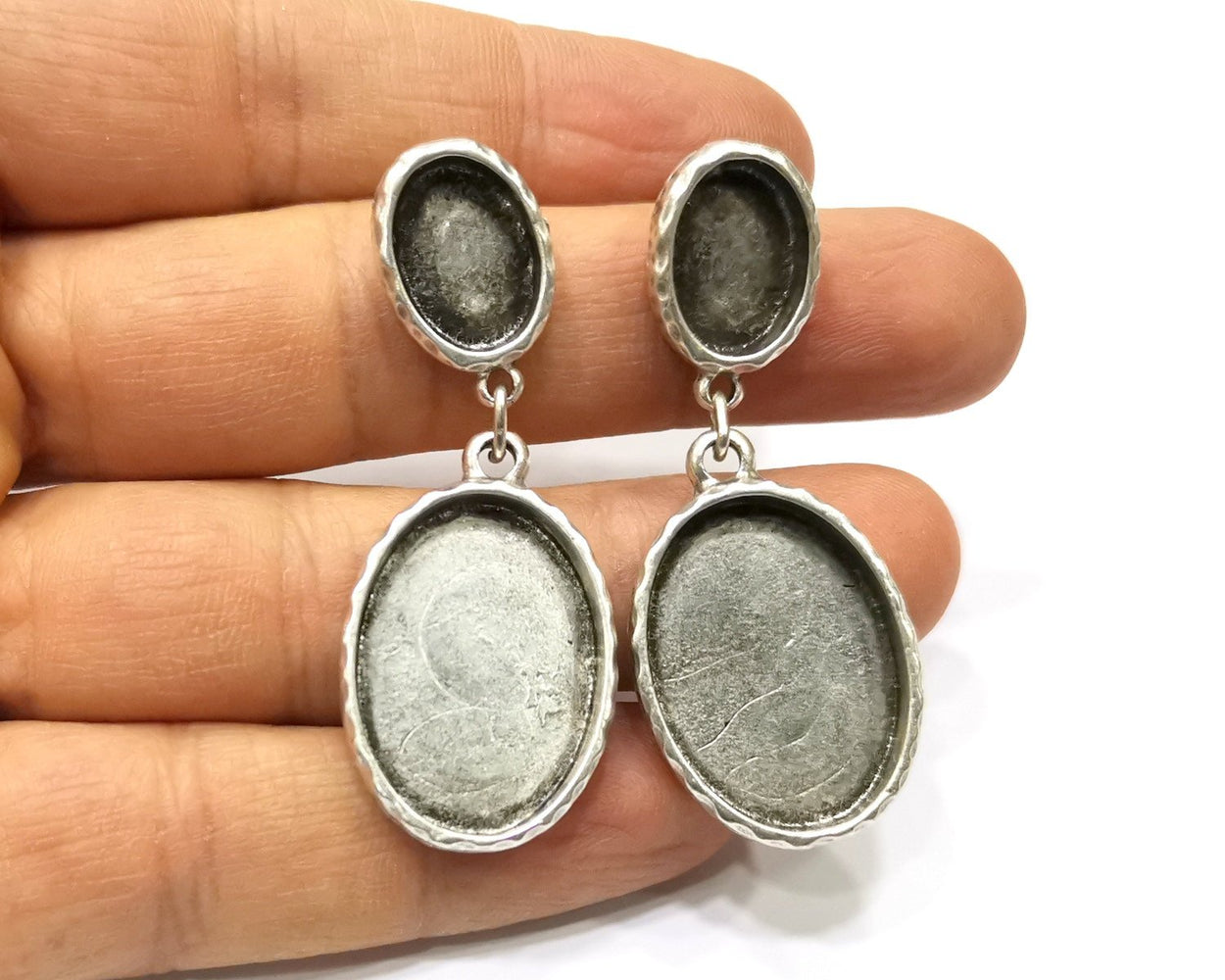Earring Blank Backs Silver Base Setting Hammered Resin Blank Cabochon Base inlay Mounting Antique Silver Plated (25x18+14x10mm)1 Pair G17467